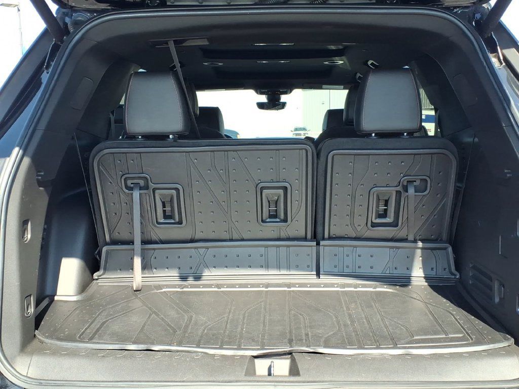 Used 2023 Chevrolet Traverse RS w/ LPO, Floor Liner Package AWD/4WD image 16