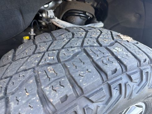 Used 2024 GMC Sierra 1500 AT4 w/ Technology Package image 12