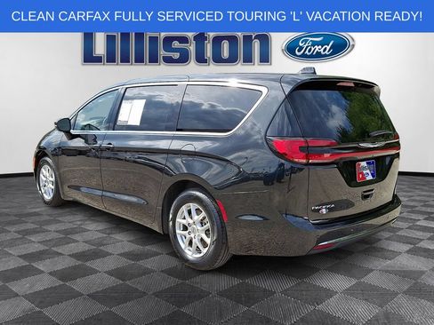 Used 2023 Chrysler Pacifica Touring-L FWD image 6