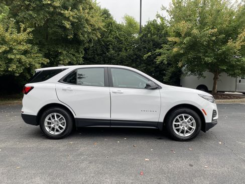 Used 2024 Chevrolet Equinox LS FWD image 10
