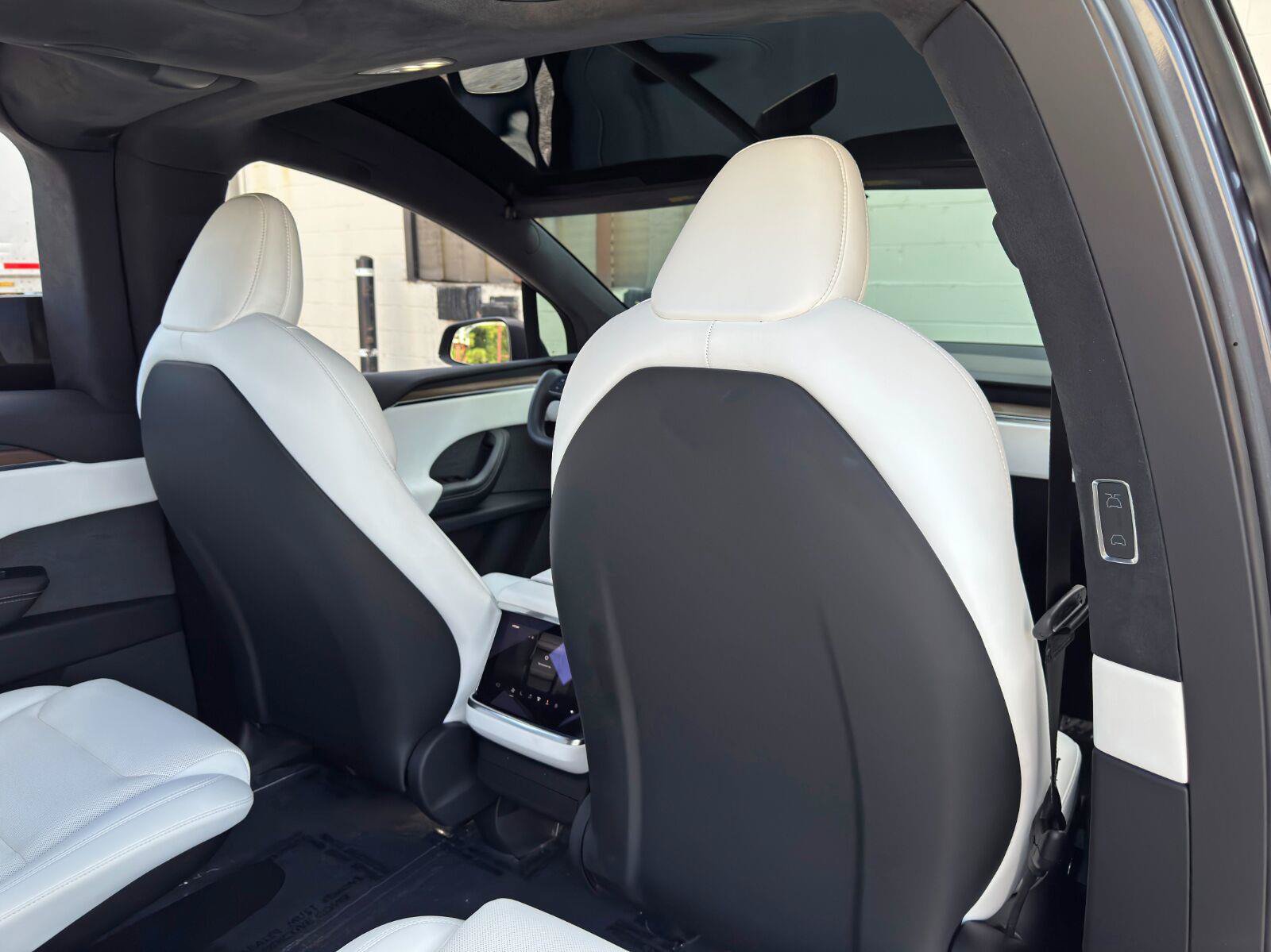 Used 2023 Tesla Model X AWD/4WD image 39