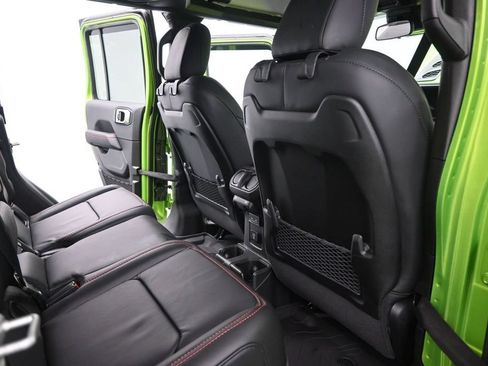 Used 2025 Jeep Gladiator Rubicon w/ Convenience Group AWD/4WD image 20