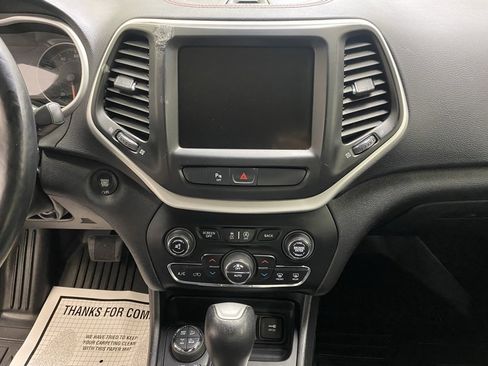 Used 2018 Jeep Cherokee Trailhawk w/ Cold Weather Group image 32