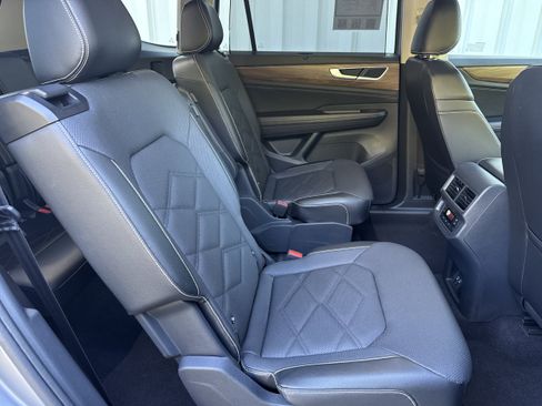Used 2024 Volkswagen Atlas SE AWD/4WD image 14