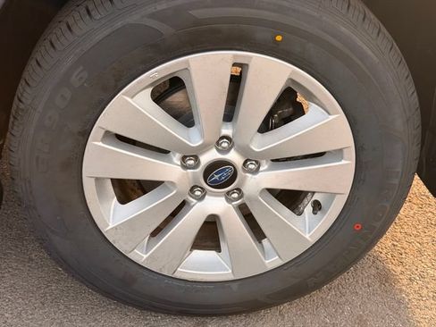 Used 2017 Subaru Outback 2.5i Premium AWD/4WD image 12