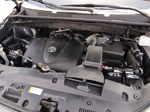 Used 2019 Toyota Highlander XLE AWD/4WD image 30