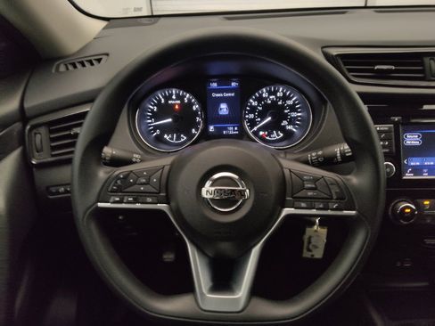 Used 2020 Nissan Rogue S FWD image 22