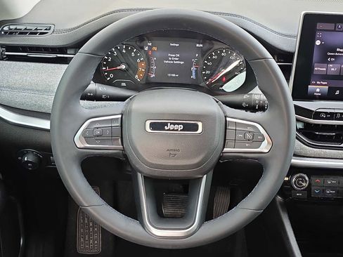 Used 2022 Jeep Compass Latitude image 19