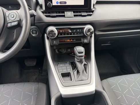 Used 2025 Toyota RAV4 XLE image 15