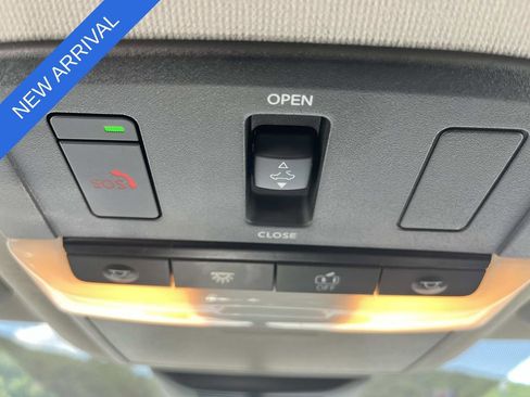 Used 2025 Nissan Sentra SR w/ SR Premium Package FWD image 17