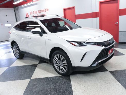 Used 2021 Toyota Venza XLE AWD/4WD image 3