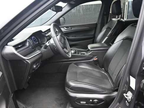 Used 2024 Jeep Grand Cherokee L Laredo AWD/4WD image 12