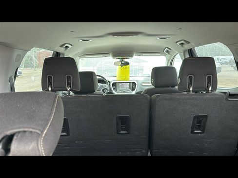 Used 2019 GMC Acadia SLE image 29