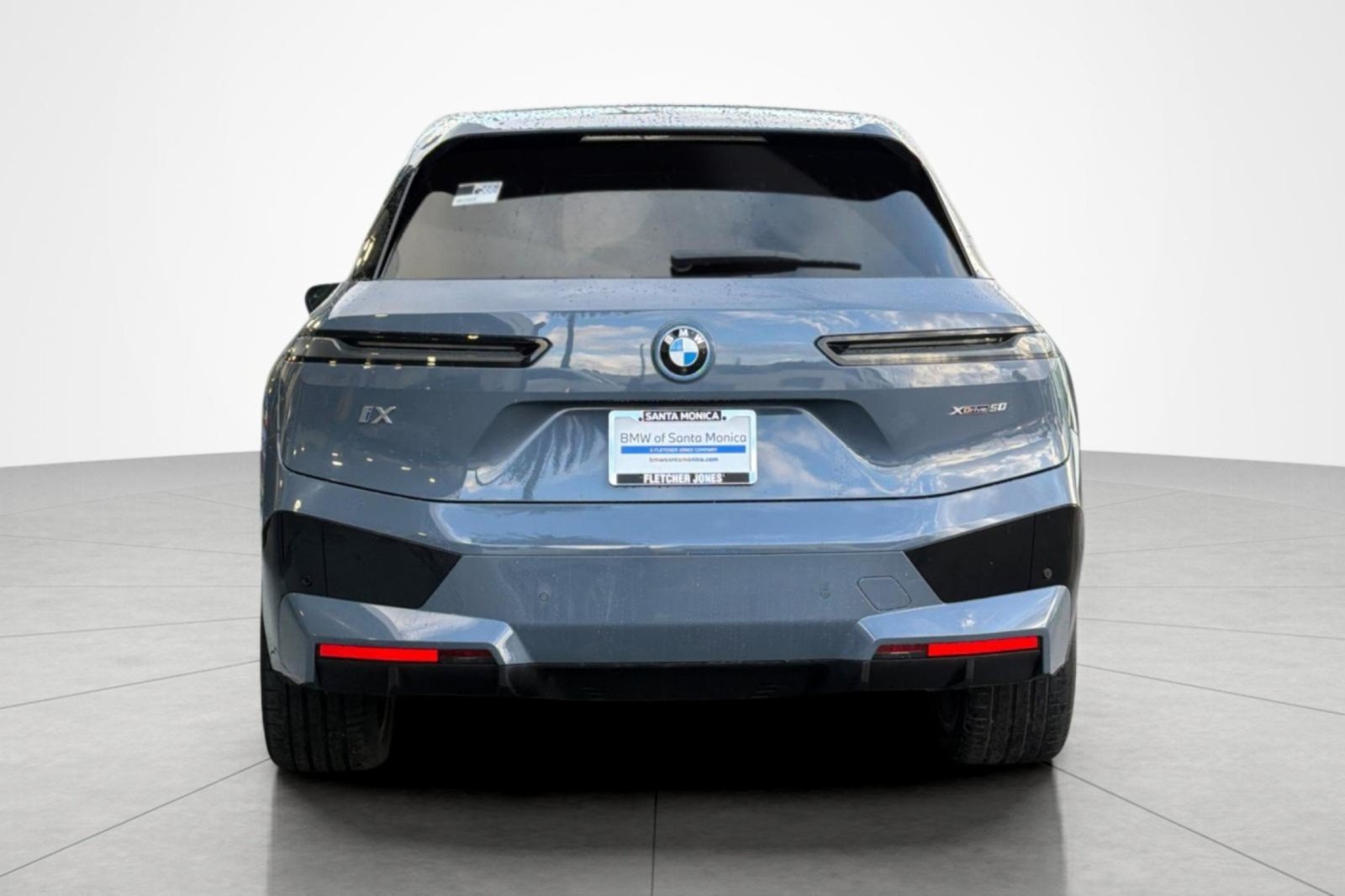 Used 2024 BMW iX xDrive50 w/ Sport Package AWD/4WD image 4