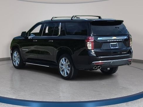 Used 2021 Chevrolet Suburban Premier w/ Premium Package AWD/4WD image 7