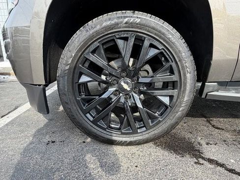 Used 2015 Chevrolet Tahoe LT w/ Luxury Package image 3