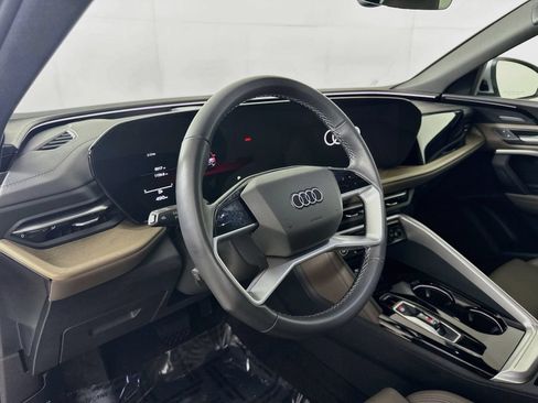 Used 2025 Audi Q5 Premium w/ Premium Plus AWD/4WD image 4