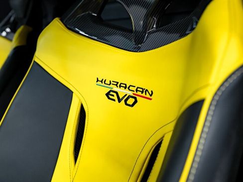 Used 2020 Lamborghini Huracan EVO image 25