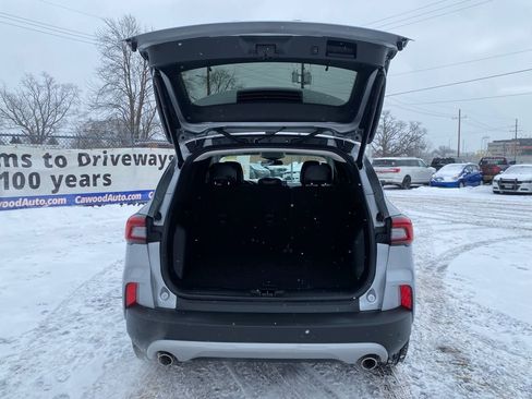 Used 2024 Ford Escape SE image 4