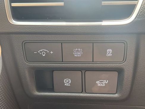 Certified 2025 Hyundai Sonata Limited FWD image 31