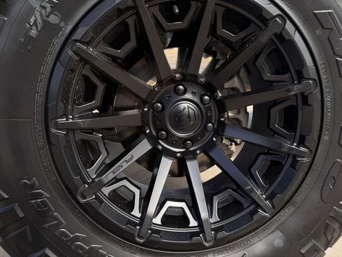 Used 2021 Ford F150 Lariat w/ FX4 Off-Road Package image 15