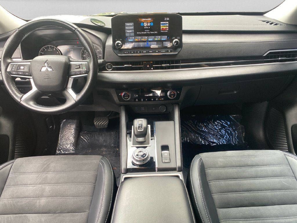 Used 2024 Mitsubishi Outlander SE Black Edition FWD image 14