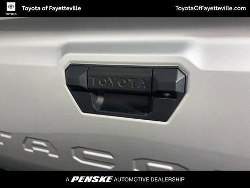 Certified 2025 Toyota Tacoma TRD Off-Road AWD/4WD image 12