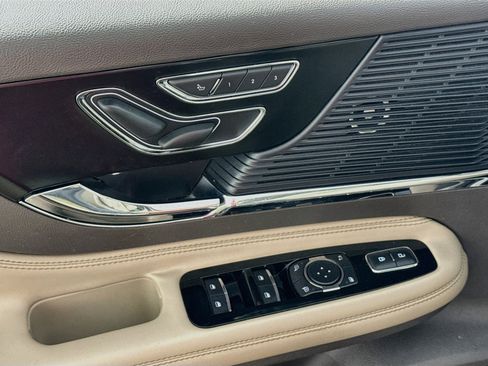 Used 2021 Lincoln Corsair AWD w/ Premium Package image 21