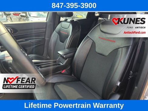 Used 2025 Jeep Compass Trailhawk AWD/4WD image 18