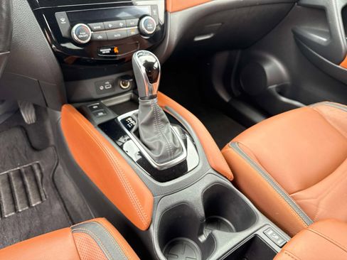 Used 2018 Nissan Rogue SL w/ Premium Package FWD image 26