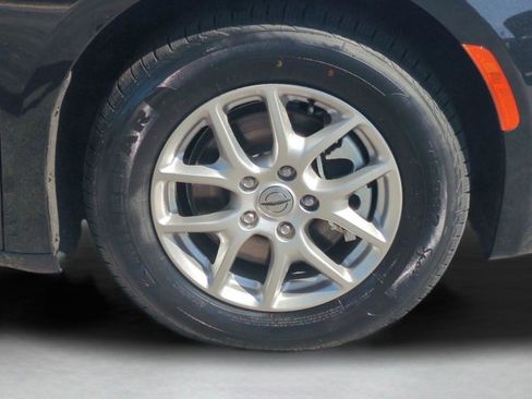 Used 2023 Chrysler Voyager LX image 11