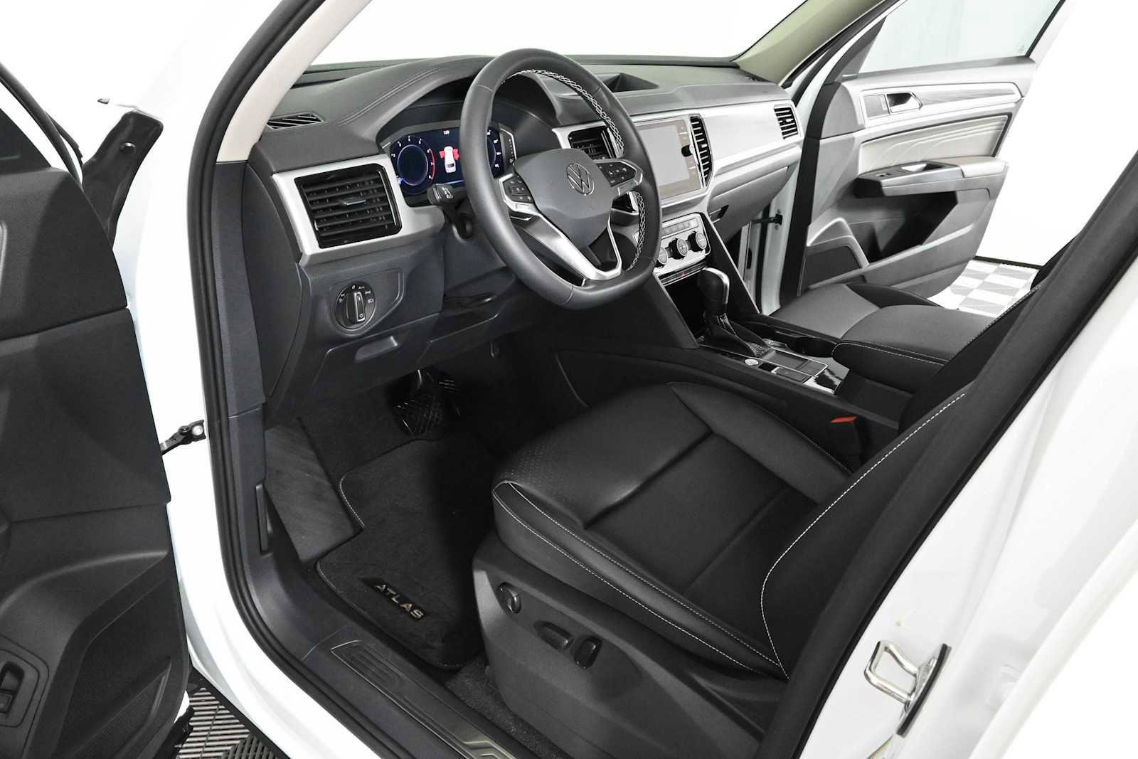 Certified 2023 Volkswagen Atlas SE FWD image 17
