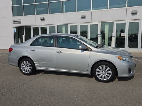 Used 2012 Toyota Corolla LE FWD image 3