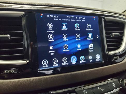 Used 2017 Chrysler Pacifica Touring image 18