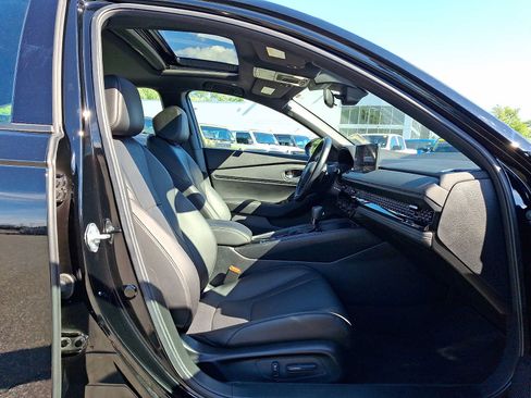 Used 2023 Honda Accord Sport image 14