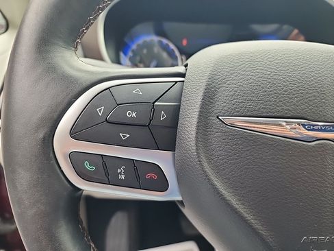 Used 2017 Chrysler Pacifica Touring-L Plus w/ Advanced Safetytec Group FWD image 28