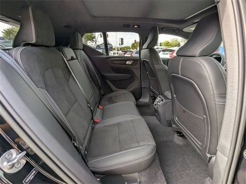 Used 2023 Volvo XC40 Recharge Ultimate image 29