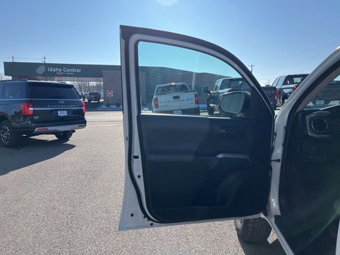 Used 2023 Toyota Tacoma SR5 w/ Technology Package image 27