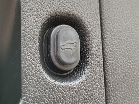 Used 2016 GMC Yukon Denali w/ Open Road Package image 20