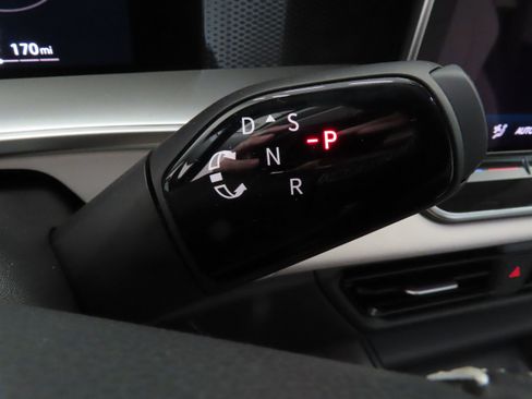 New 2026 Volkswagen Tiguan SE FWD image 16