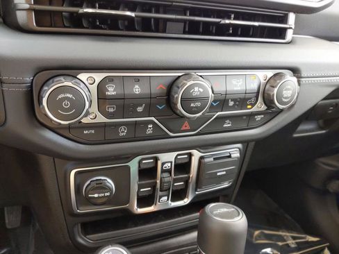 New 2025 Jeep Gladiator Sport AWD/4WD image 39