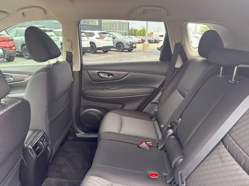 Used 2019 Nissan Rogue SV w/ Premium Package FWD image 32