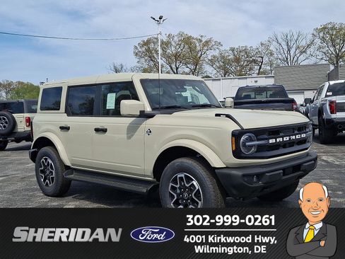 New 2026 Ford Bronco Outer Banks AWD/4WD image 1