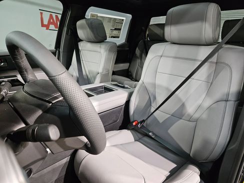 New 2026 Toyota Tundra Limited AWD/4WD image 12