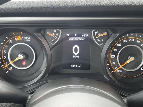 Used 2025 Jeep Wrangler Sport image 29