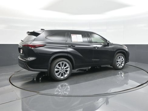 Certified 2026 Toyota Highlander Limited AWD/4WD image 7