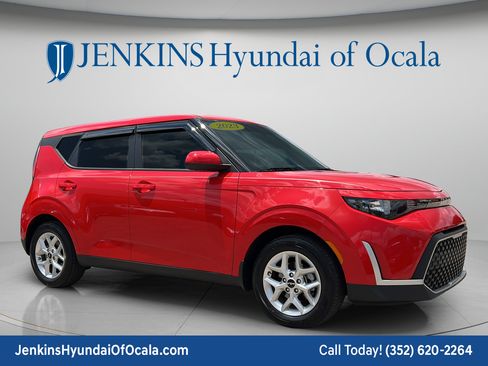 Used 2023 Kia Soul LX w/ LX Technology Package FWD image 1