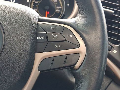 Used 2016 Jeep Cherokee Limited AWD/4WD image 10