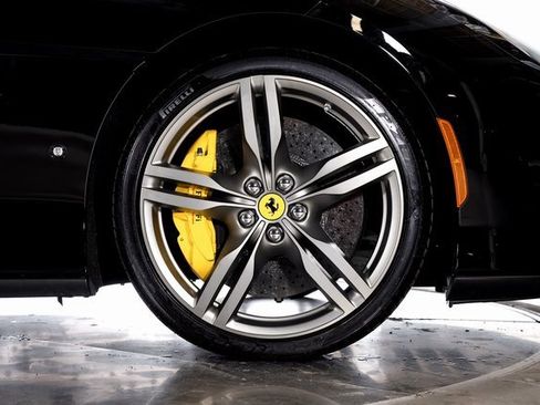 Certified 2019 Ferrari Portofino image 20