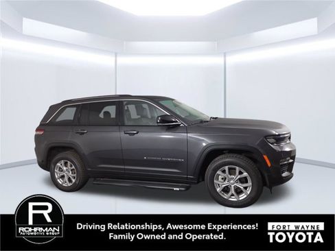 Used 2023 Jeep Grand Cherokee Limited w/ Luxury Tech Group II AWD/4WD image 5
